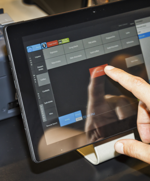 Visitor Management Solution in UAE: Integrating Access Control & CCTV